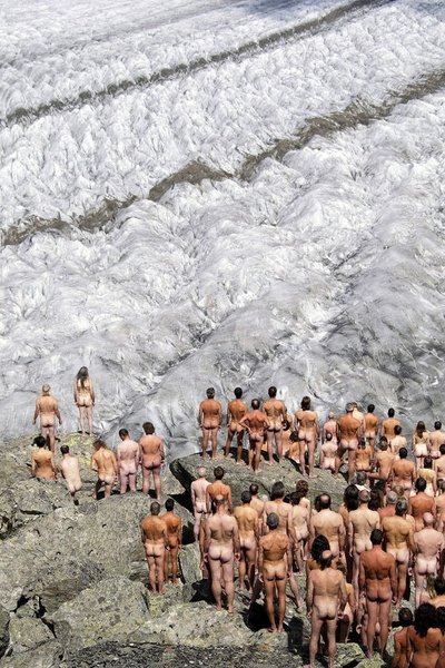 Spencer tunick nus nude glacier suisse switzerland 2007 44