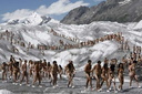 Spencer tunick nus nude glacier suisse switzerland 2007 46