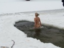 naked in-snow 019