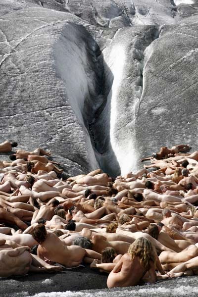 Spencer tunick nus nude glacier suisse switzerland 2007 47