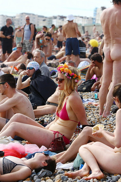 wnbr brighton 2014 funkdooby Chilling on the beach after the ride