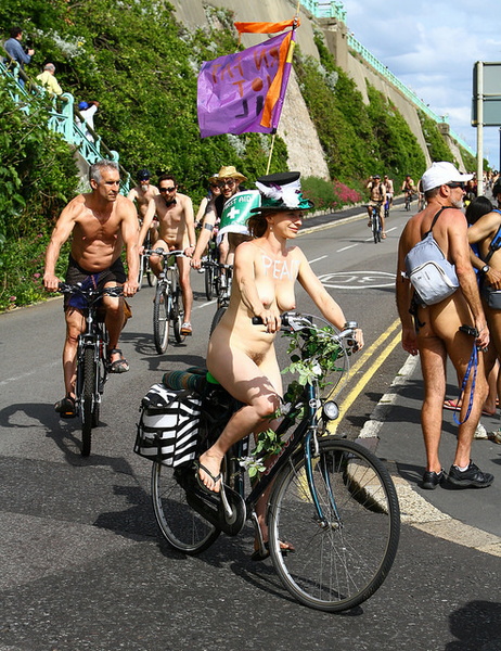 wnbr brighton 2014 funkdooby Wearing the suffragette colours