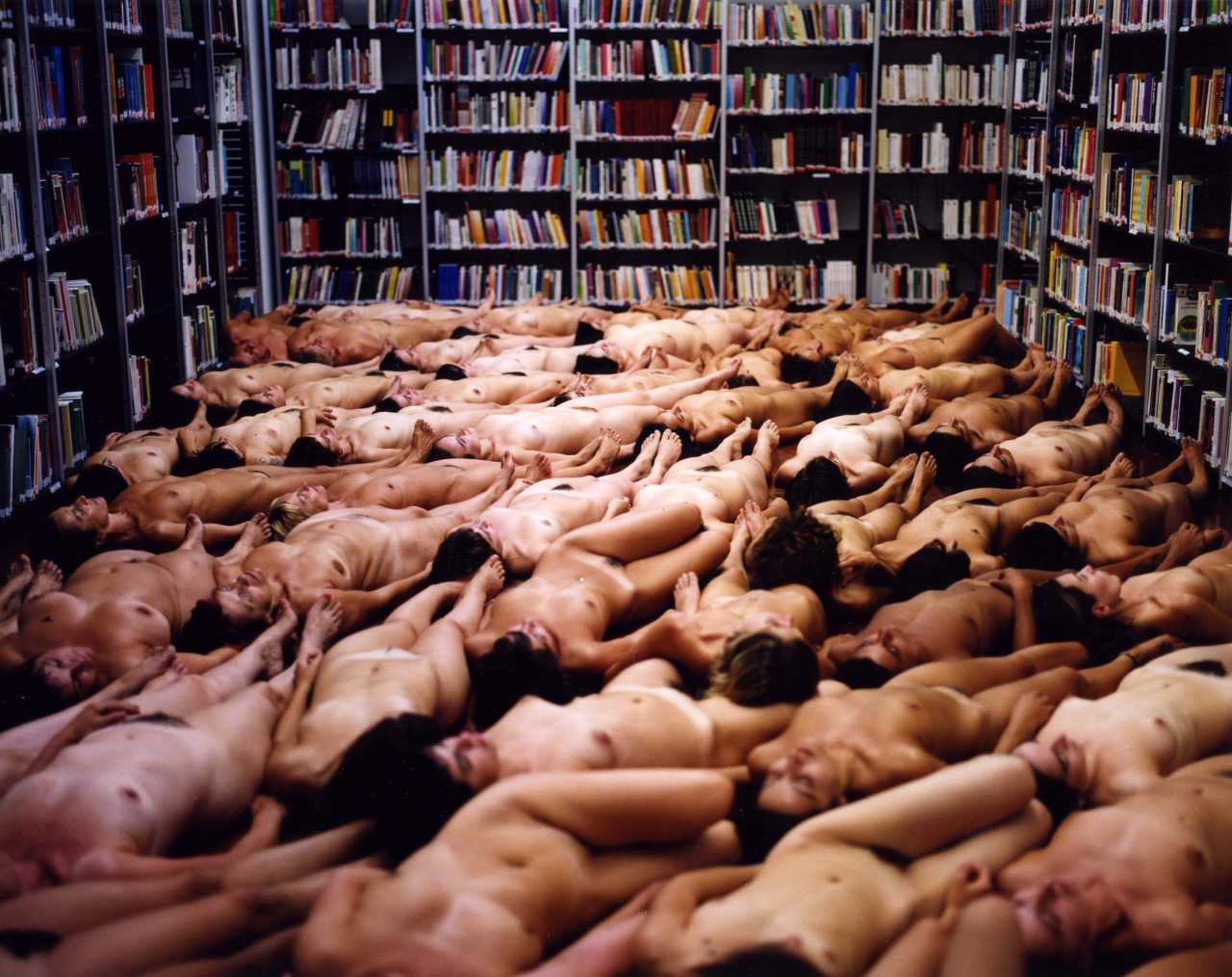https://www.nudismlife.com/galleries/nudists_and_nude/Naturist_from_SaoPaulo/100382535499_20aliens_spencer_tunick.jpg