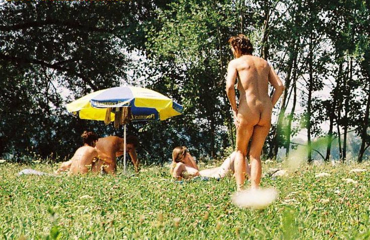 https://www.nudismlife.com/galleries/nudists_and_nude/Naturist_from_SaoPaulo/102439302624_vetusdesoleil_vivre_libre_nu_vetu_de_ciel_et.jpg