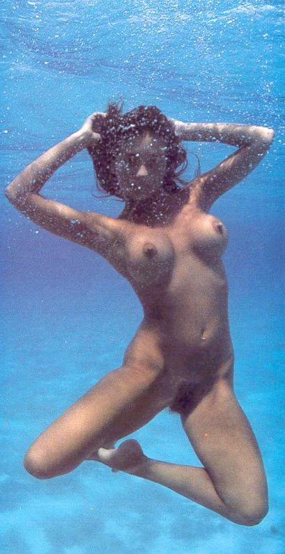 Index of /galleries/nudists_and_nude/nude_diving.