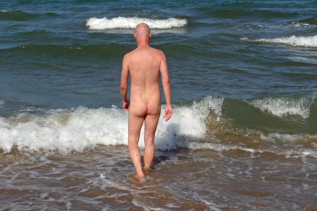 https://www.nudismlife.com/galleries/nudists_and_nude/nudist_cabana/nudist_cabana_992.jpg