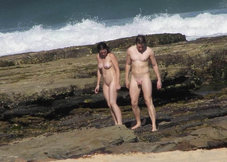 https://www.nudismlife.com/galleries/nudists_and_nude/nudists_couple/nudists_nude_naturists_couple_0030.jpg