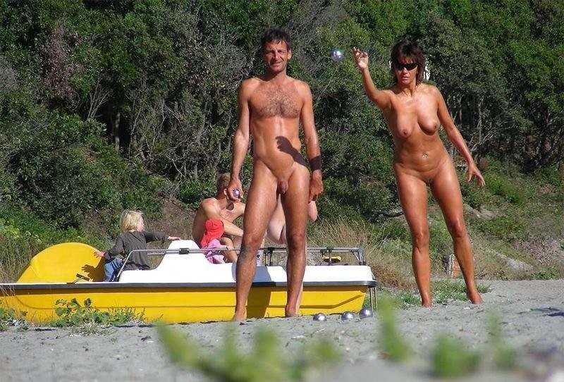 https://www.nudismlife.com/galleries/nudists_and_nude/nudists_couple/nudists_nude_naturists_couple_0184.jpg