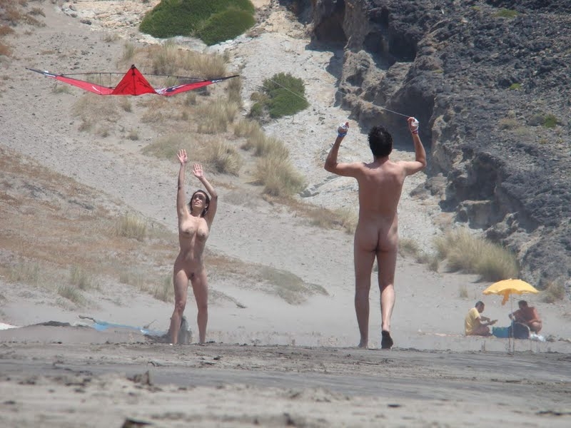 https://www.nudismlife.com/galleries/nudists_and_nude/nudists_couple/nudists_nude_naturists_couple_0225.jpg