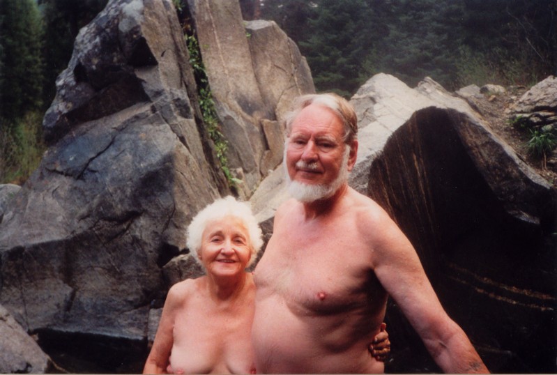 https://www.nudismlife.com/galleries/nudists_and_nude/nudists_couple/nudists_nude_naturists_couple_0394.jpg