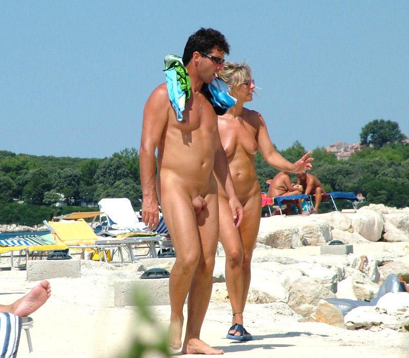 https://www.nudismlife.com/galleries/nudists_and_nude/nudists_couple/nudists_nude_naturists_couple_0582.jpg