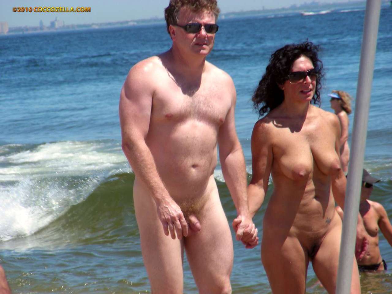 https://www.nudismlife.com/galleries/nudists_and_nude/nudists_couple/nudists_nude_naturists_couple_0614.jpg