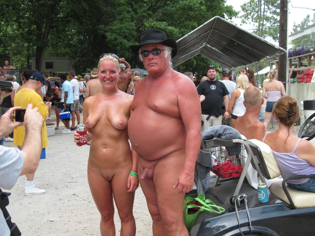 https://www.nudismlife.com/galleries/nudists_and_nude/nudists_couple/nudists_nude_naturists_couple_0682.jpg