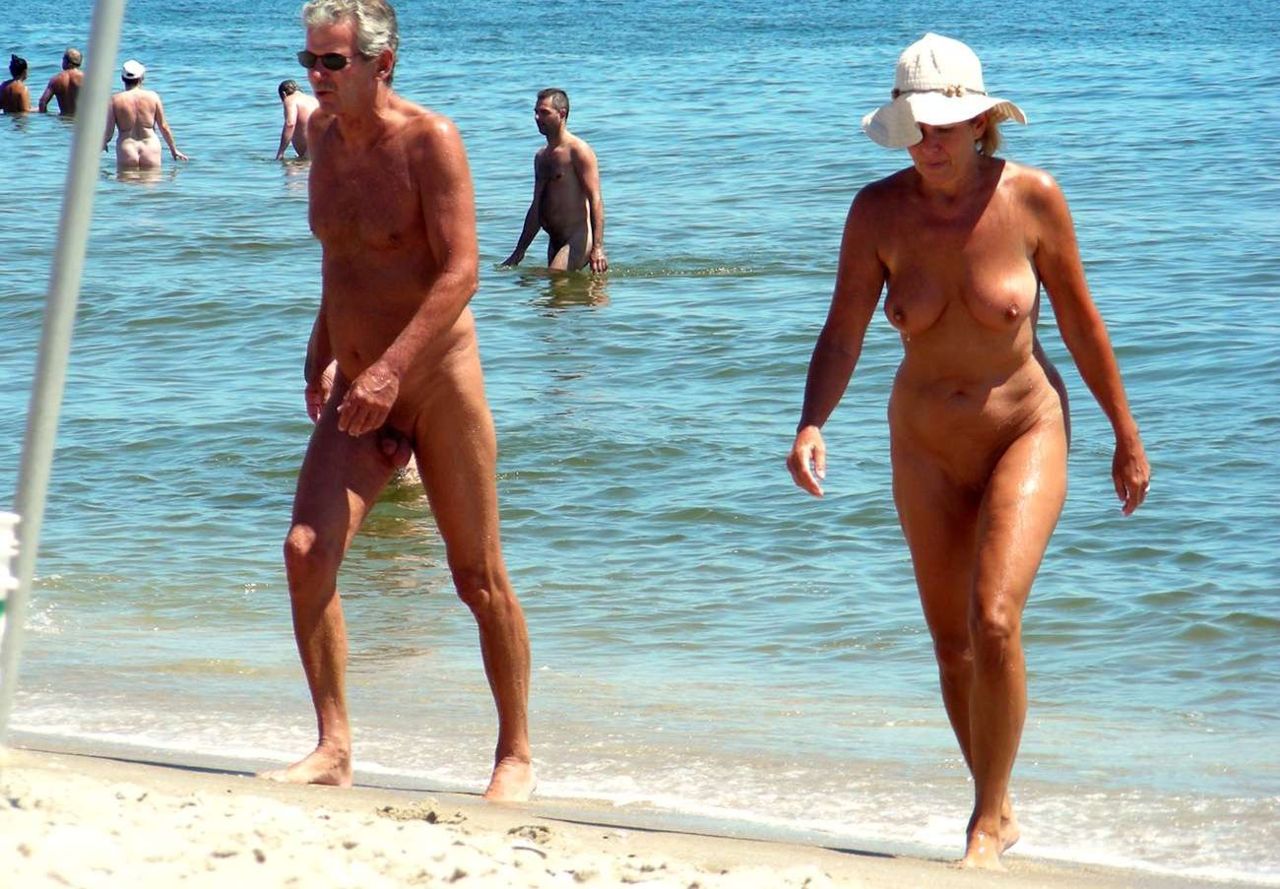 https://www.nudismlife.com/galleries/nudists_and_nude/nudists_couple/nudists_nude_naturists_couple_0697.jpg