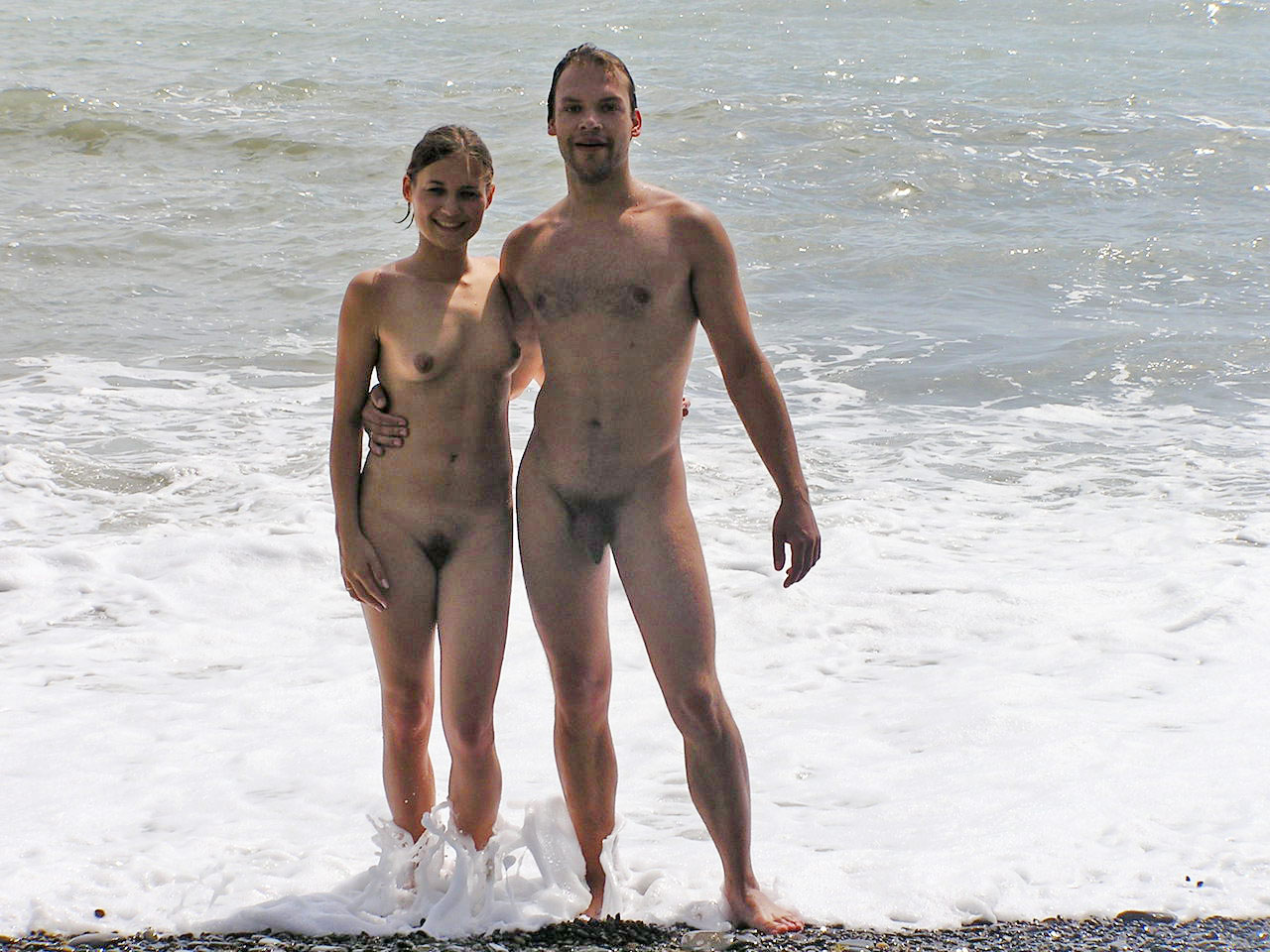 https://www.nudismlife.com/galleries/nudists_and_nude/nudists_couple/nudists_nude_naturists_couple_0919.jpg