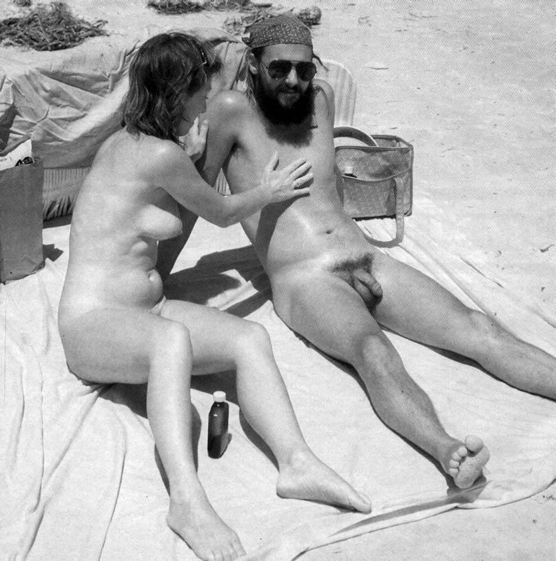 https://www.nudismlife.com/galleries/nudists_and_nude/nudists_couple/nudists_nude_naturists_couple_1192.jpg