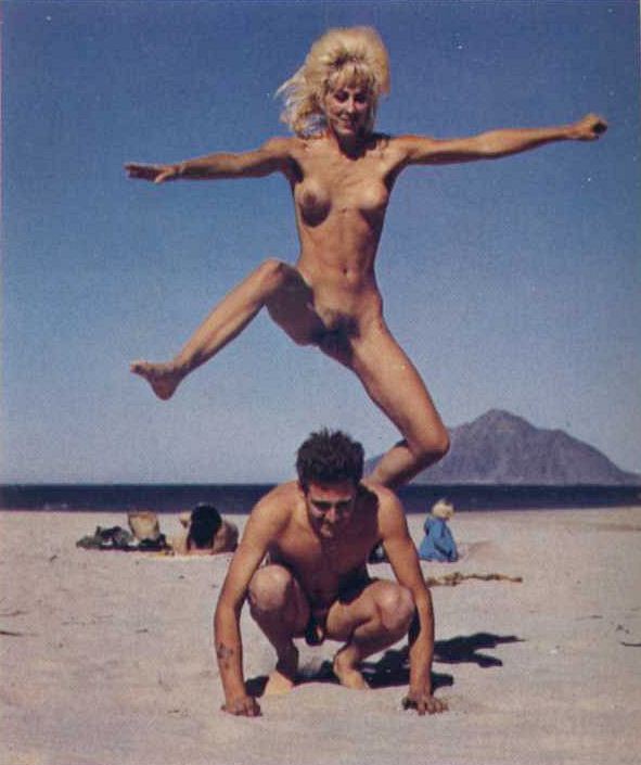 https://www.nudismlife.com/galleries/nudists_and_nude/nudists_couple/nudists_nude_naturists_couple_1500.jpg