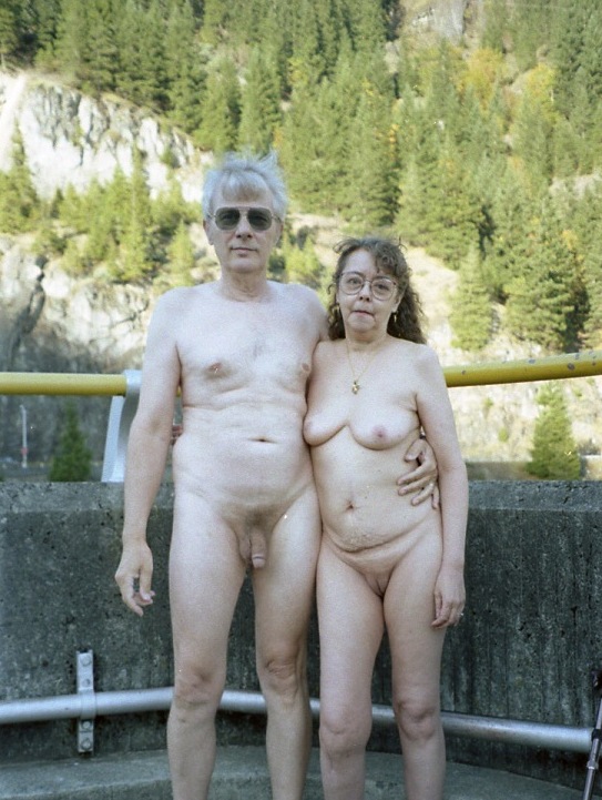 https://www.nudismlife.com/galleries/nudists_and_nude/nudists_couple/nudists_nude_naturists_couple_1600.jpg