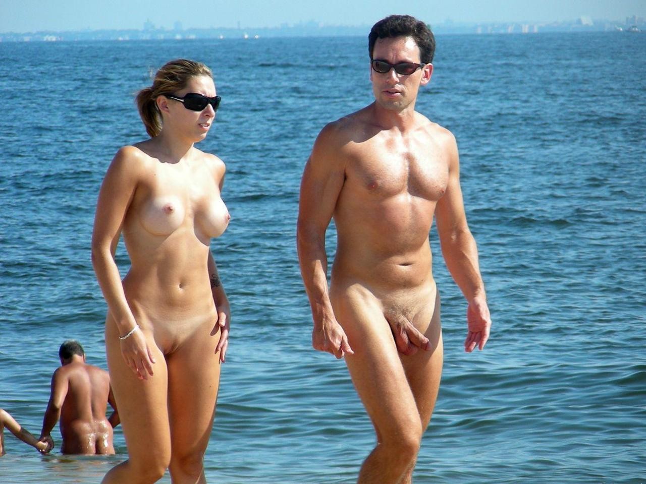https://www.nudismlife.com/galleries/nudists_and_nude/nudists_couple/nudists_nude_naturists_couple_1705.jpg