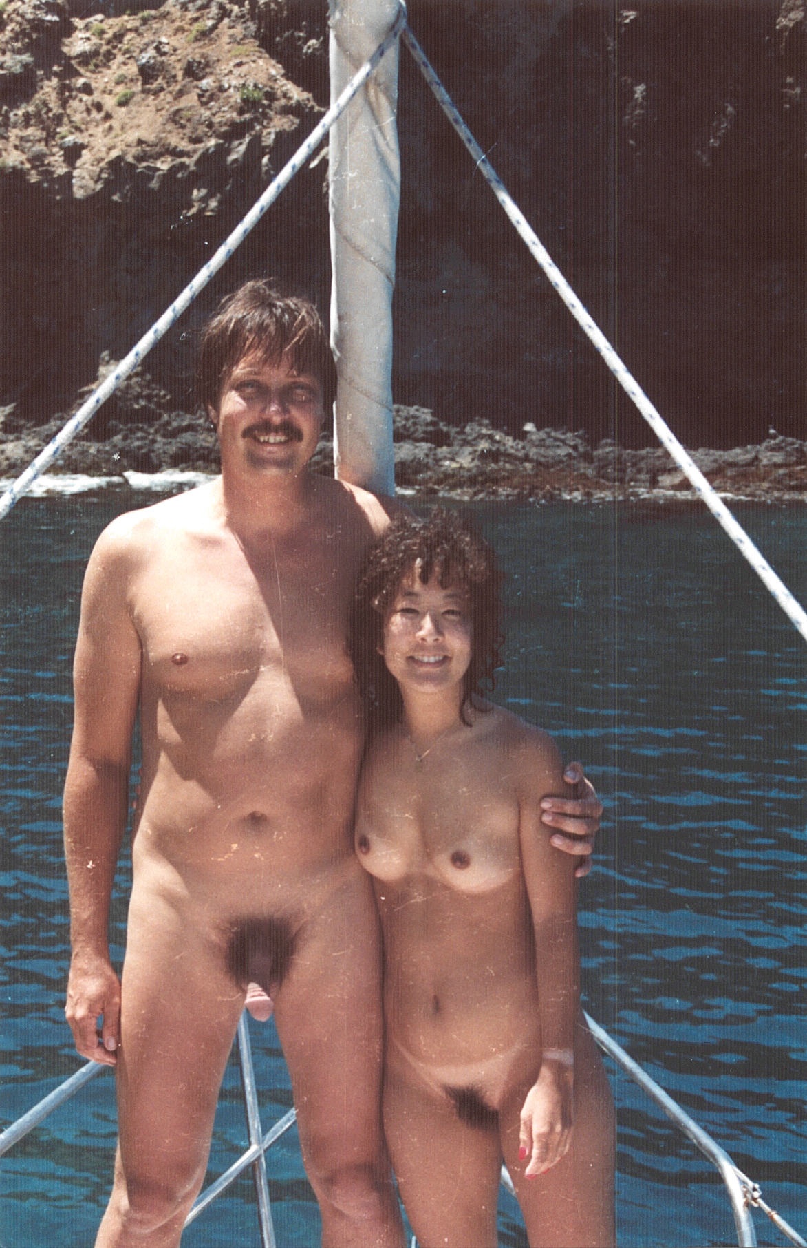 https://www.nudismlife.com/galleries/nudists_and_nude/nudists_couple/nudists_nude_naturists_couple_1759.jpg