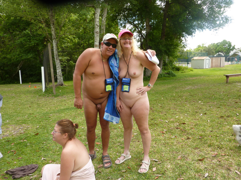 https://www.nudismlife.com/galleries/nudists_and_nude/nudists_couple/nudists_nude_naturists_couple_1891.jpg