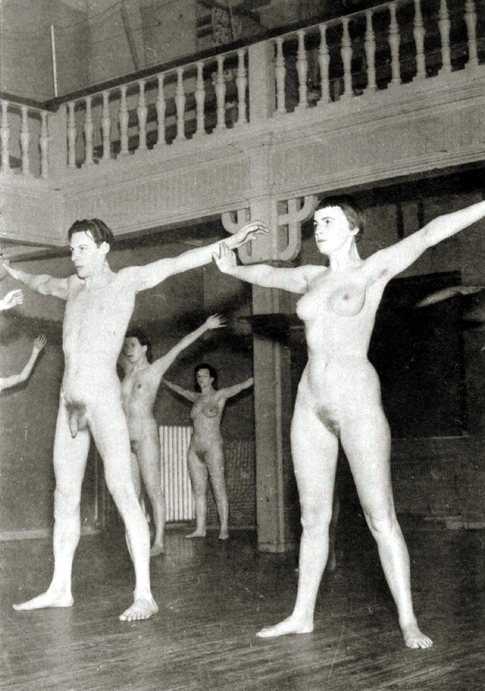 https://www.nudismlife.com/galleries/nudists_and_nude/nudists_couple/nudists_nude_naturists_couple_1922.jpg