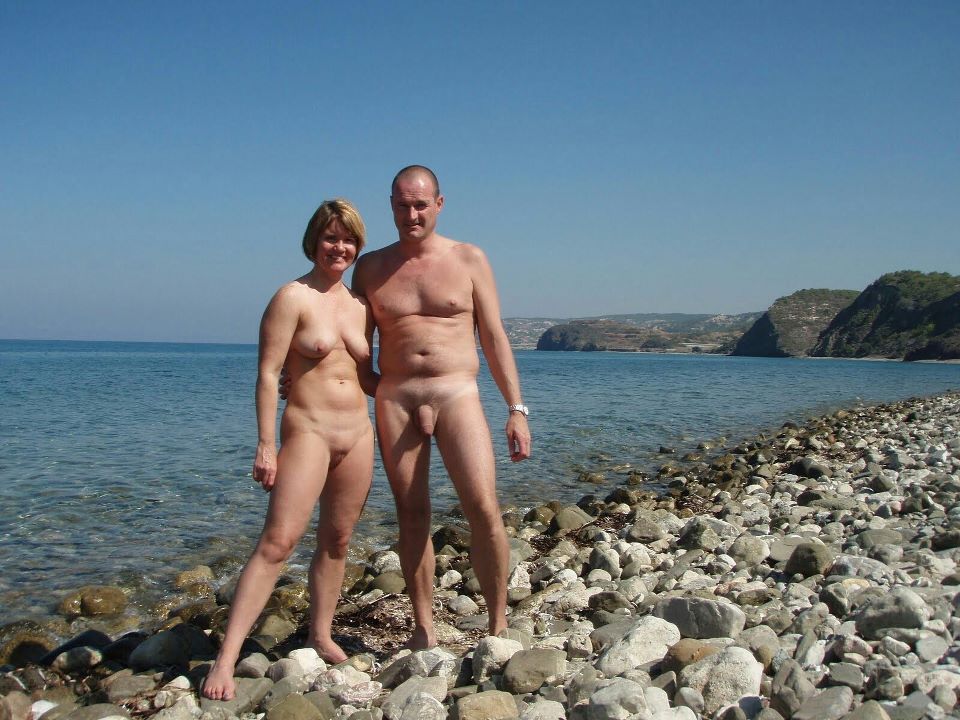 https://www.nudismlife.com/galleries/nudists_and_nude/nudists_couple/nudists_nude_naturists_couple_2043.jpg