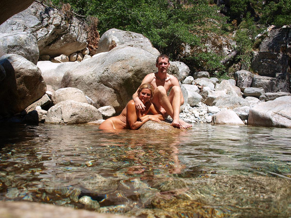 https://www.nudismlife.com/galleries/nudists_and_nude/nudists_couple/nudists_nude_naturists_couple_2054.jpg
