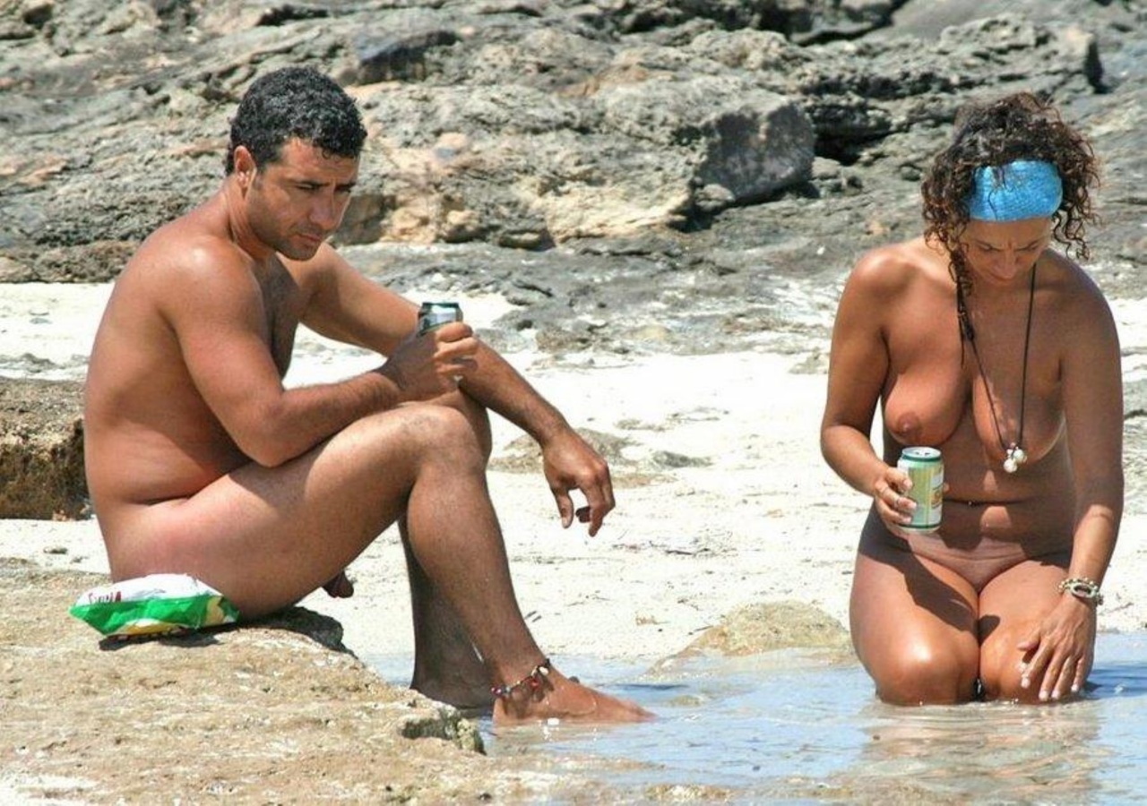 https://www.nudismlife.com/galleries/nudists_and_nude/nudists_couple/nudists_nude_naturists_couple_2953.jpg