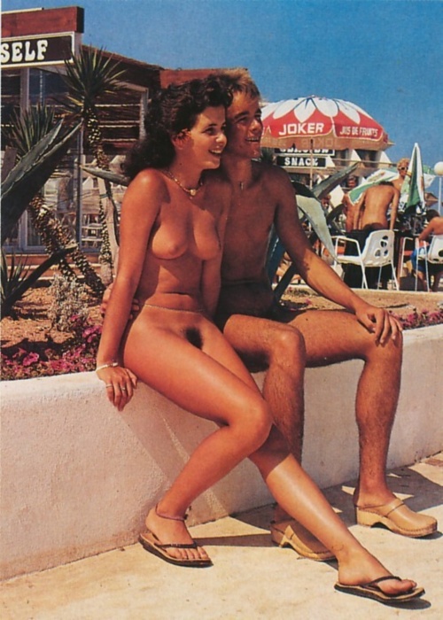 https://www.nudismlife.com/galleries/nudists_and_nude/nudists_couple/nudists_nude_naturists_couple_2958.jpg