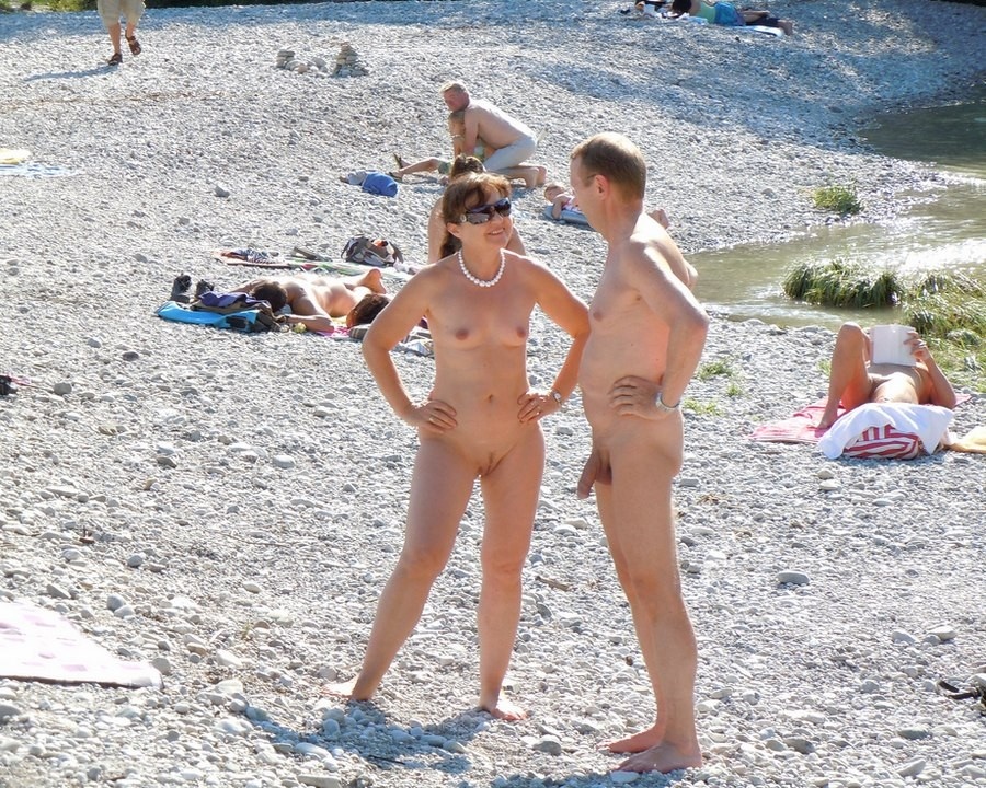 https://www.nudismlife.com/galleries/nudists_and_nude/nudists_couple/nudists_nude_naturists_couple_3027.jpg