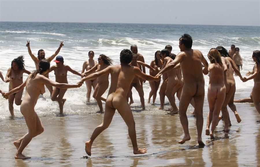 https://www.nudismlife.com/galleries/nudists_and_nude/nudists_various/Nudists_nude_naturists_tumblr_017.jpg