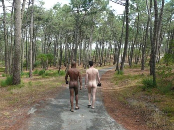 https://www.nudismlife.com/galleries/nudists_and_nude/nudists_various/nude_nudist_nudism_naturist_125.jpg